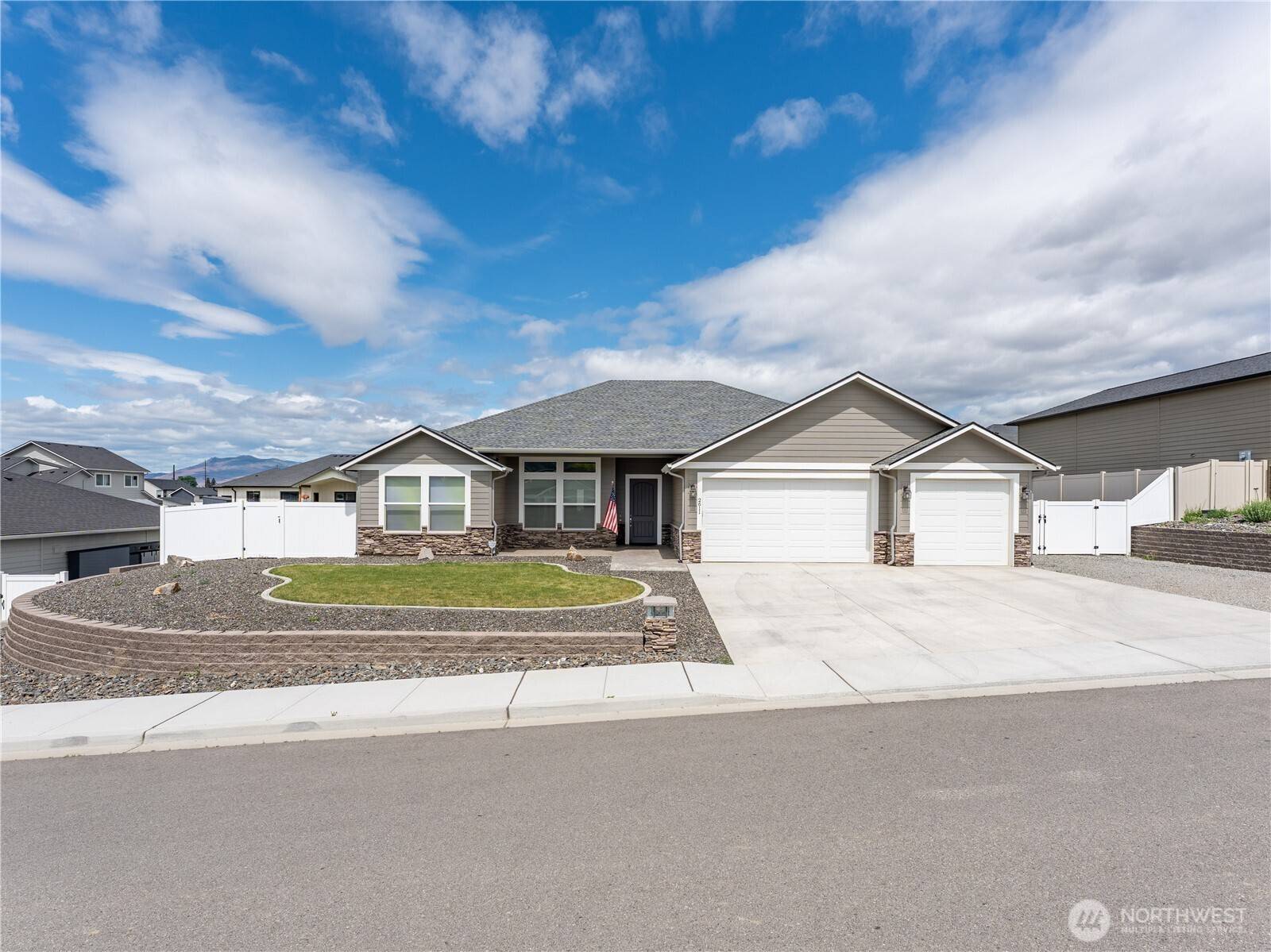 East Wenatchee, WA 98802,2611 Paisley ST SE