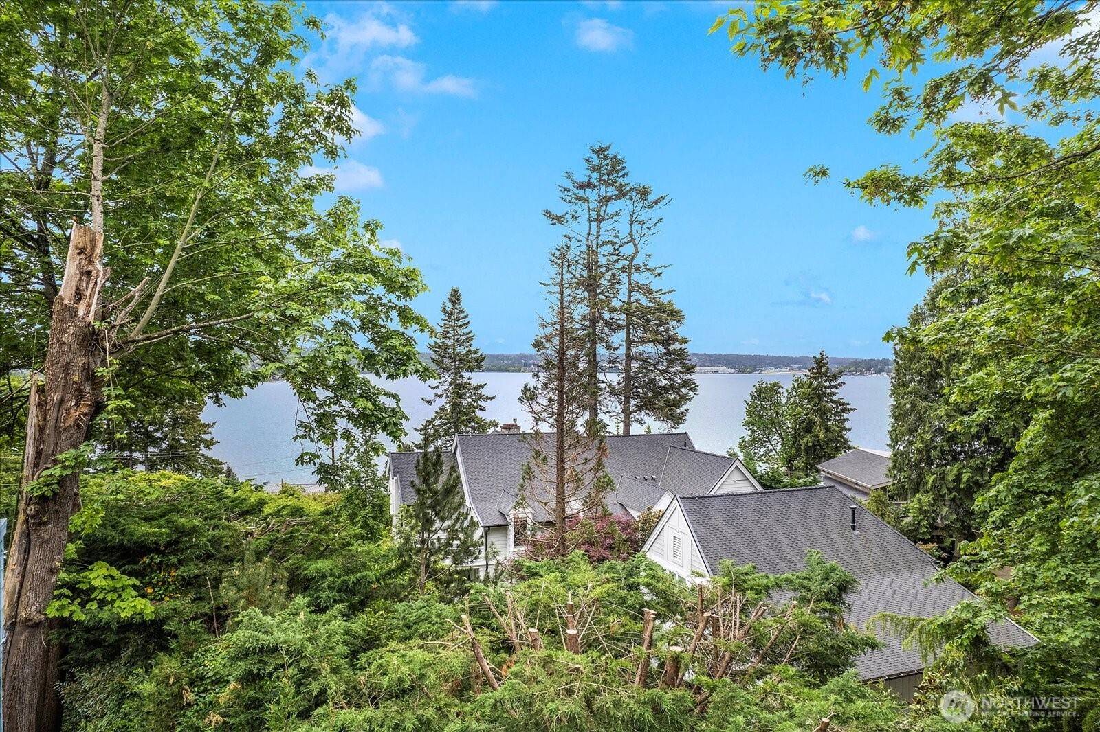 Mercer Island, WA 98040,8526 E Mercer Way