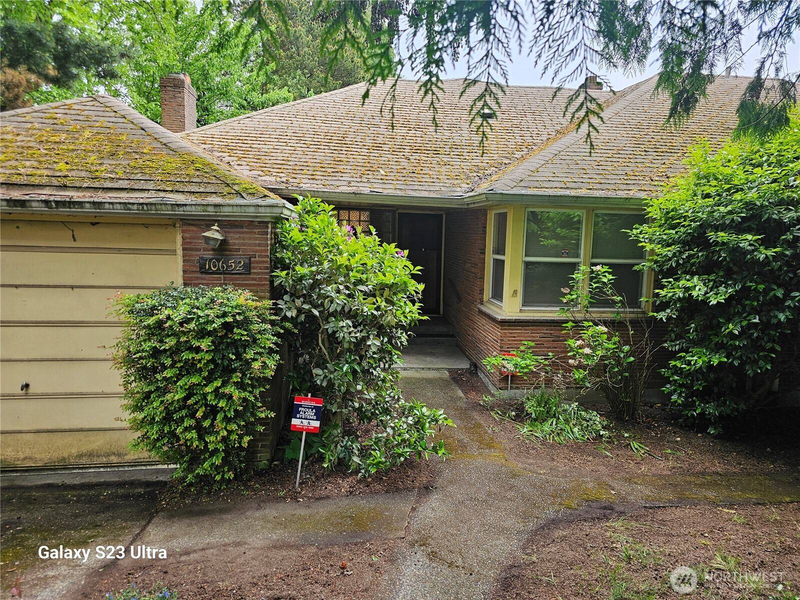 Seattle, WA 98168,10652 Des Moines Memorial DR S