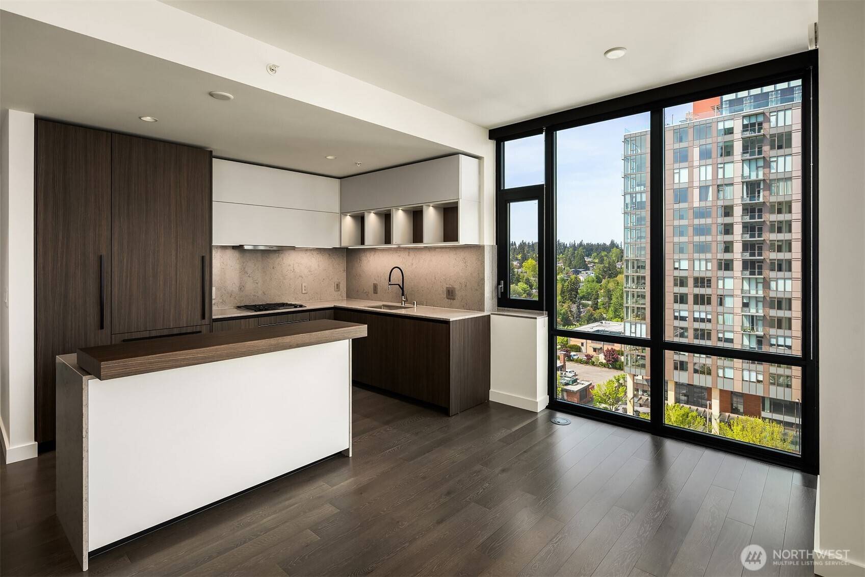 Bellevue, WA 98004,889 Avenue Square NE #1006