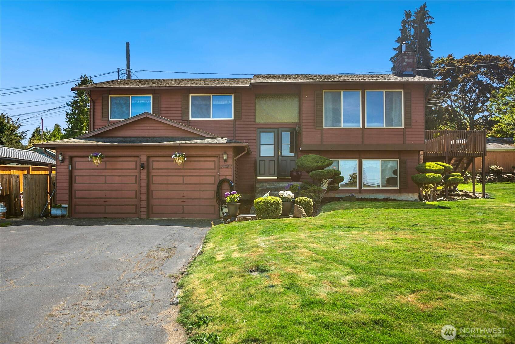 Seattle, WA 98178,7637 S Mission DR