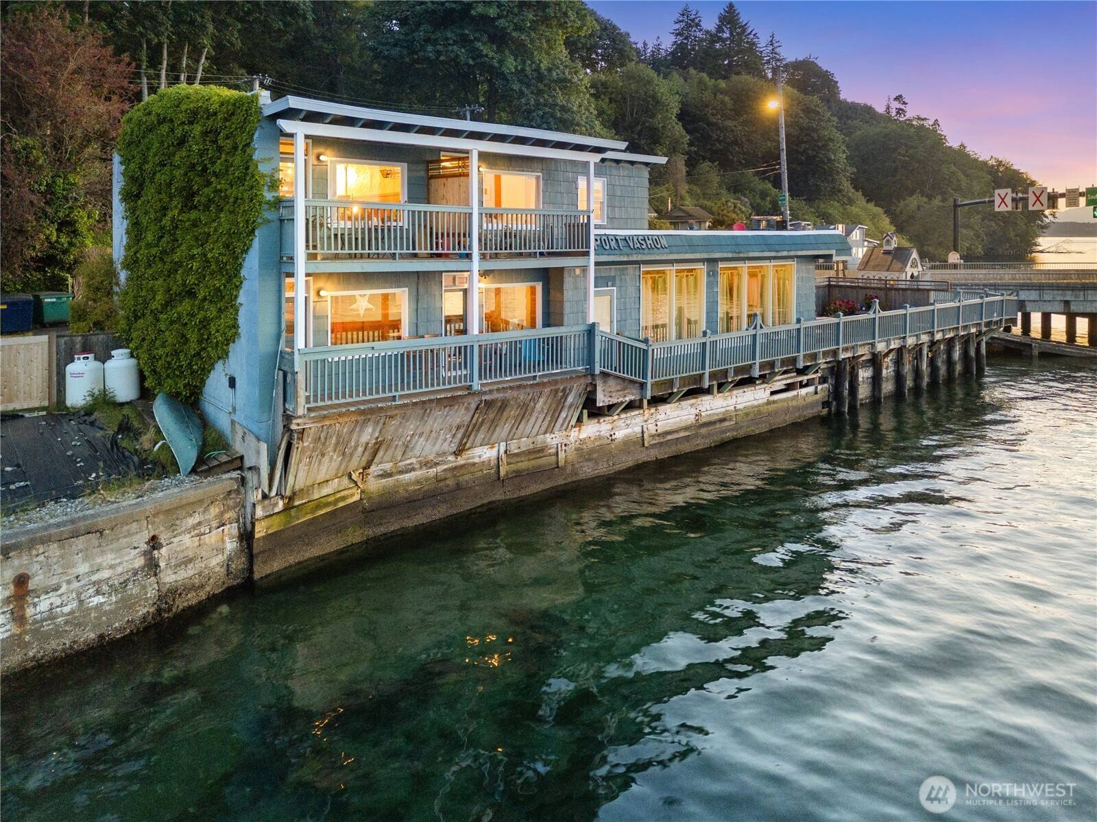Vashon, WA 98070,10824 Vashon HWY SW