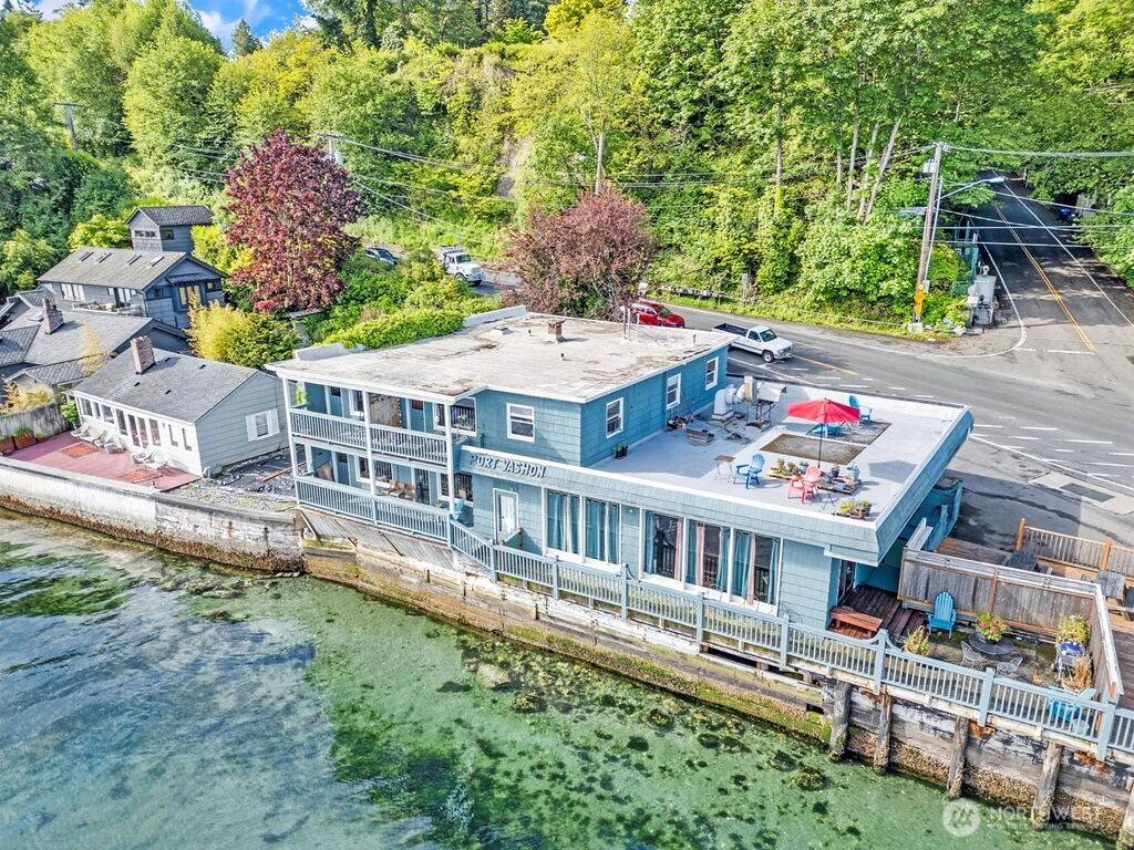 Vashon, WA 98070,10824 Vashon Hwy SW