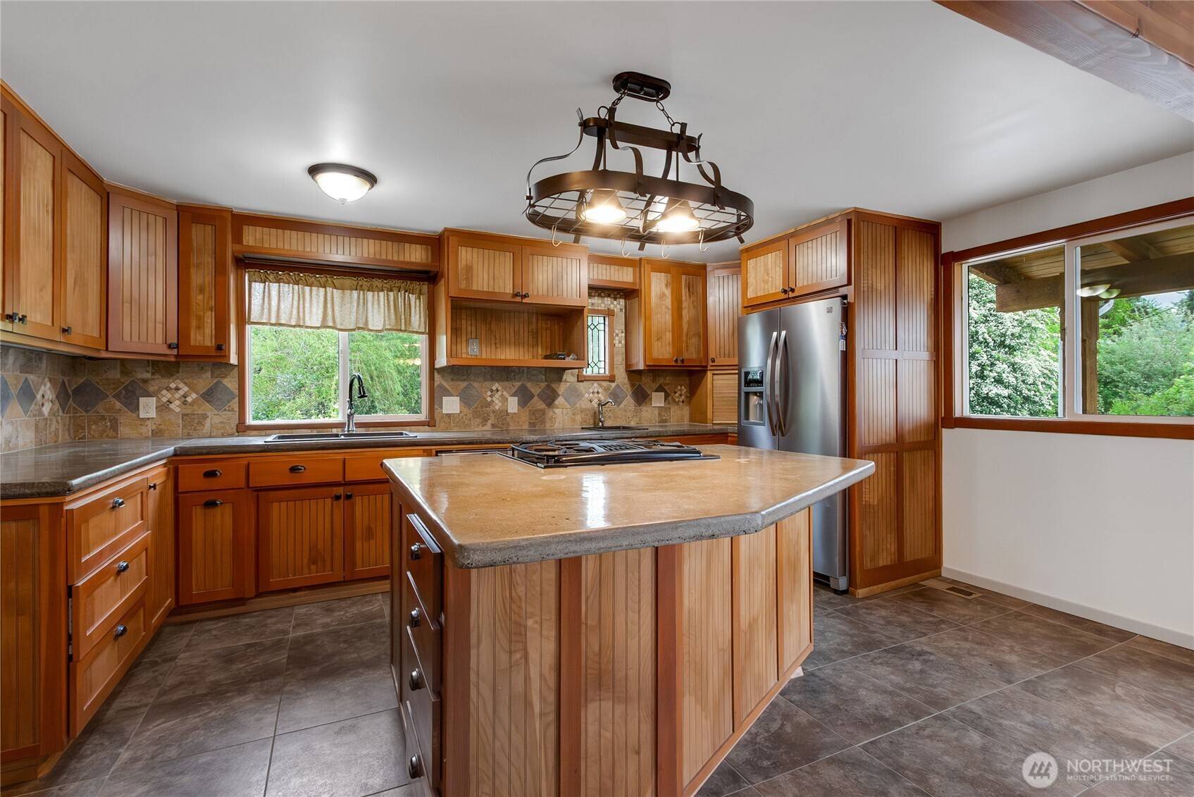 Enumclaw, WA 98022,211 Blake ST