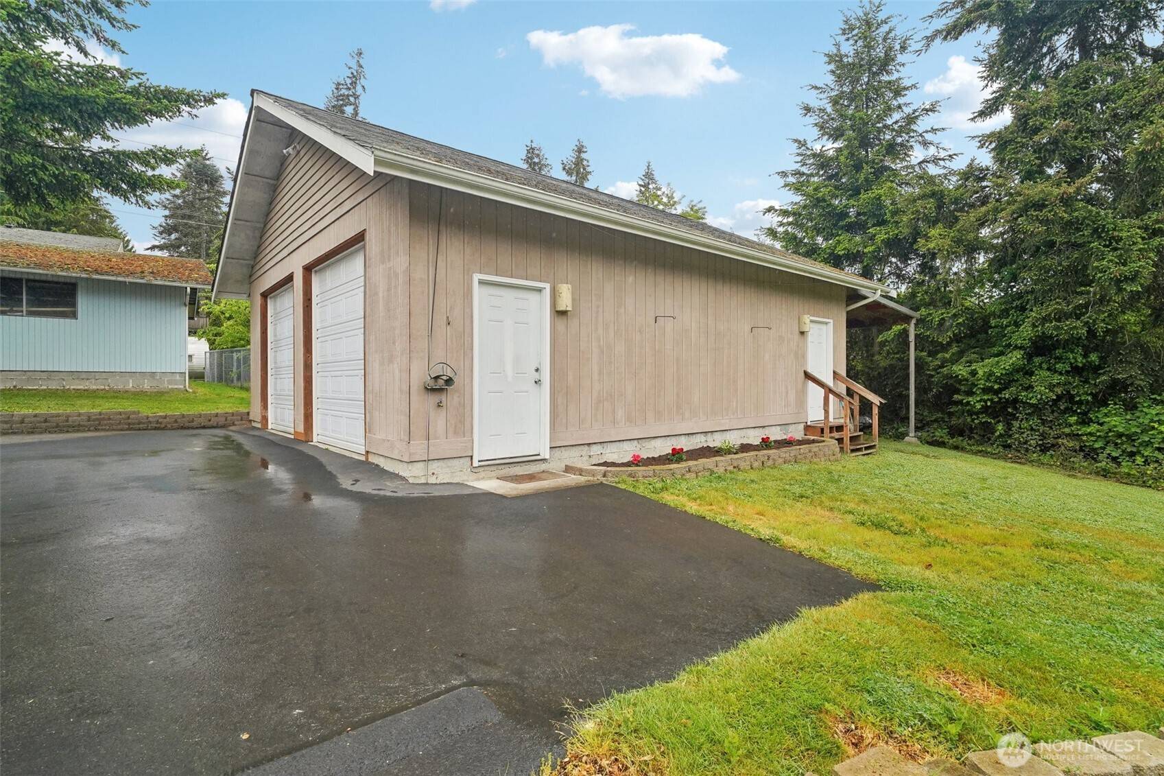 Burien, WA 98148,18222 4th AVE S
