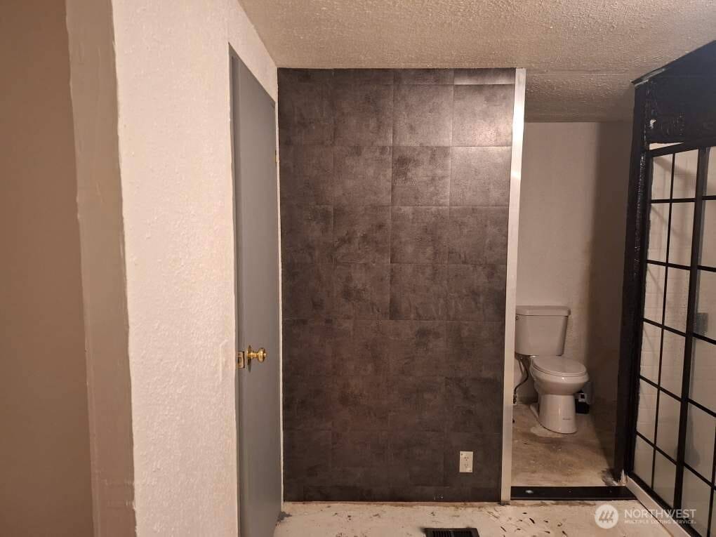 Everett, WA 98203,7701 Hardeson RD #13