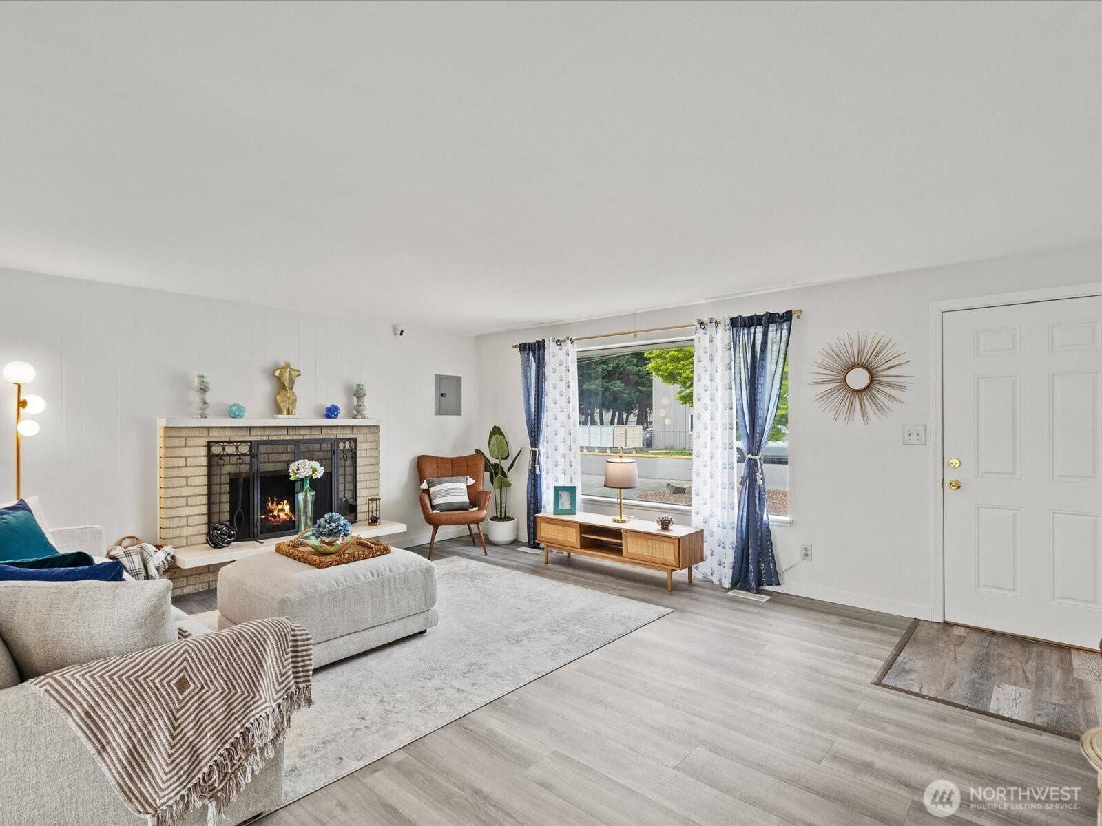 Auburn, WA 98002,735 F ST NE