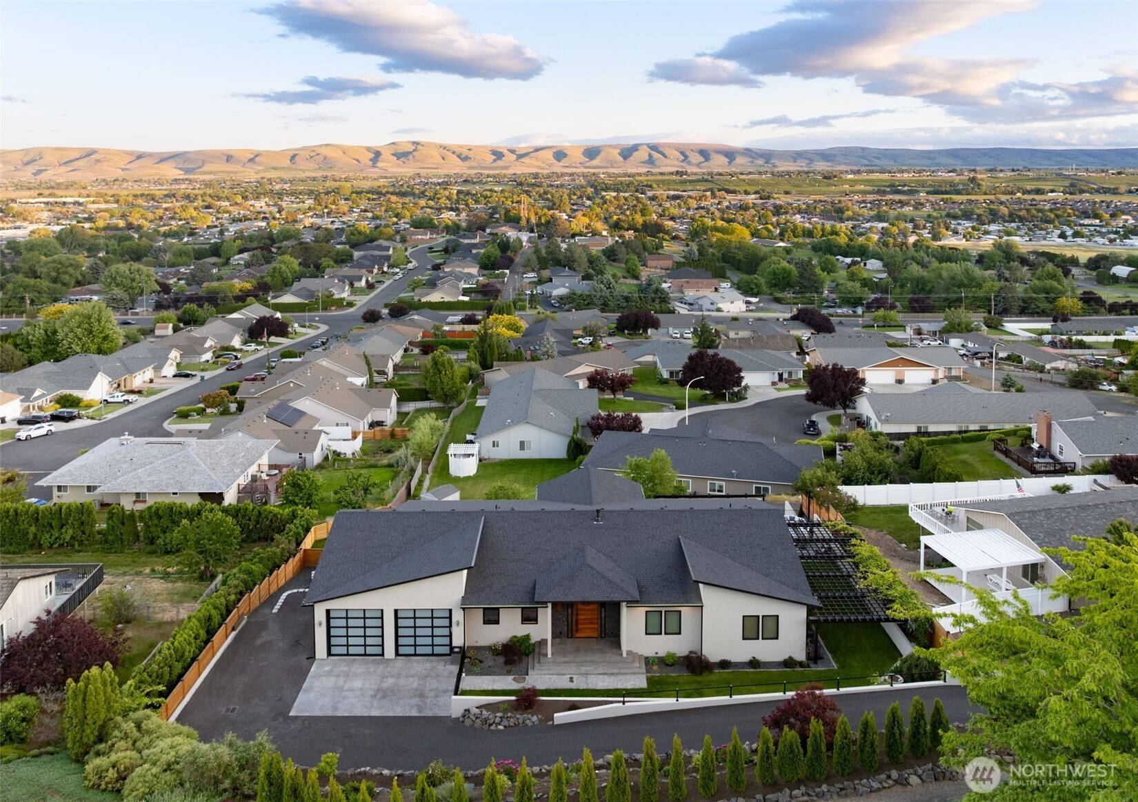 Yakima, WA 98908,7902 Poplar View Way
