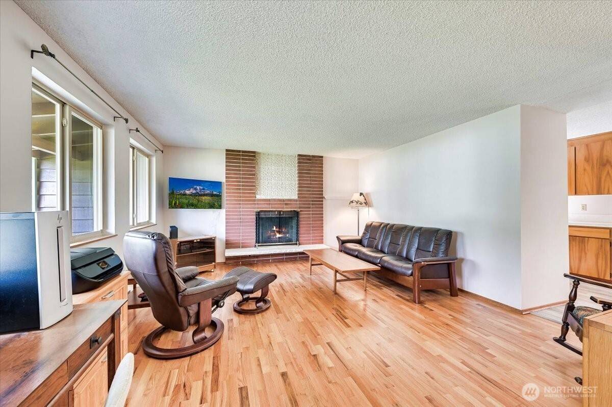 Edmonds, WA 98026,21918 83rd AVE W
