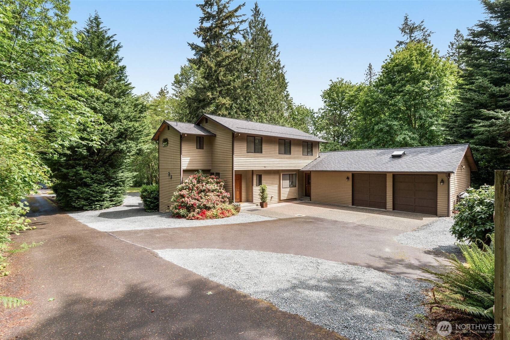 Renton, WA 98058,18557 W Lake Desire DR SE
