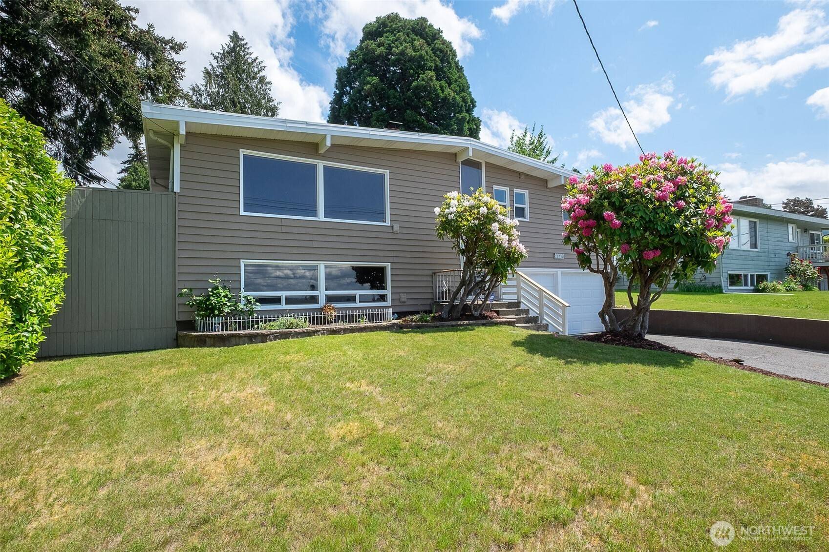 Des Moines, WA 98198,25718 16th AVE S