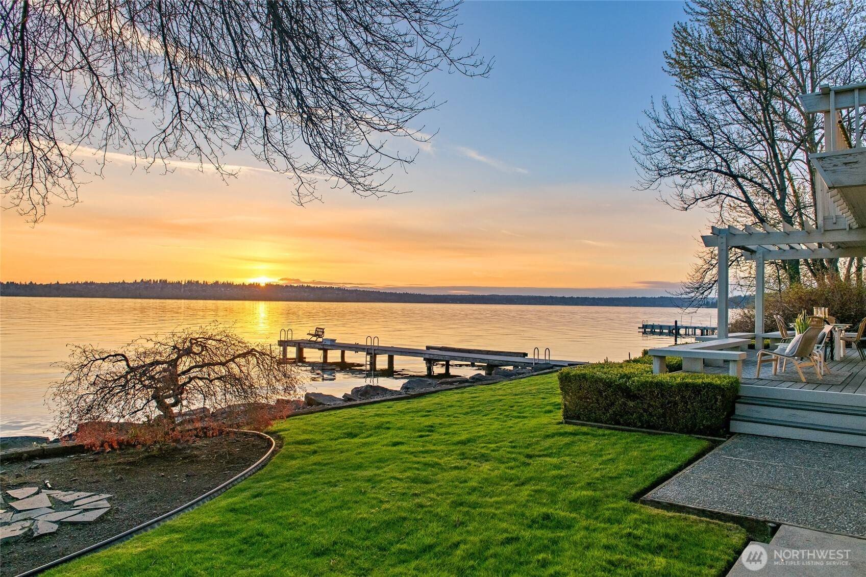 Kirkland, WA 98033,295 Lake AVE W