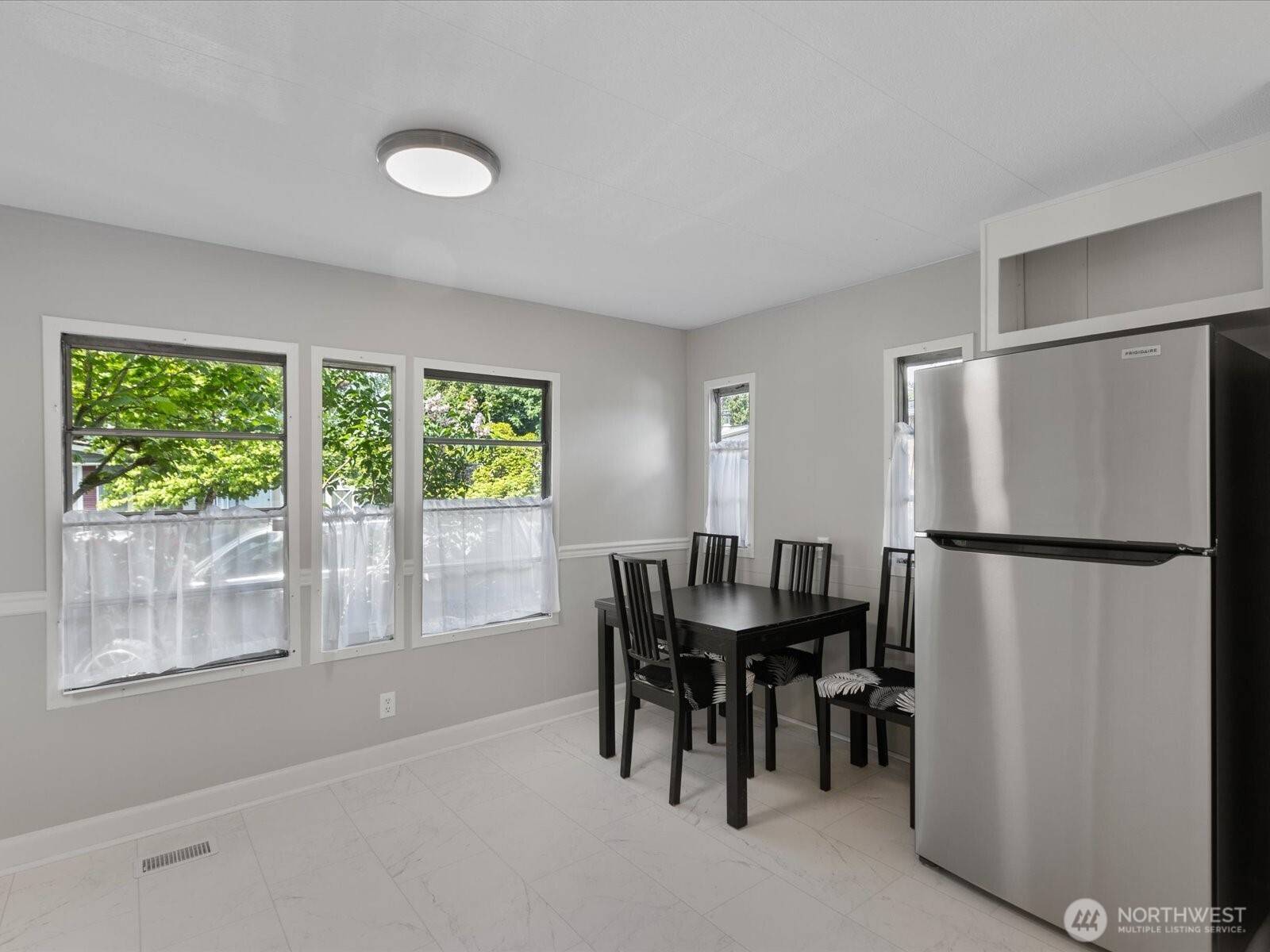 Lynnwood, WA 98087,415 Lake View Road #E20