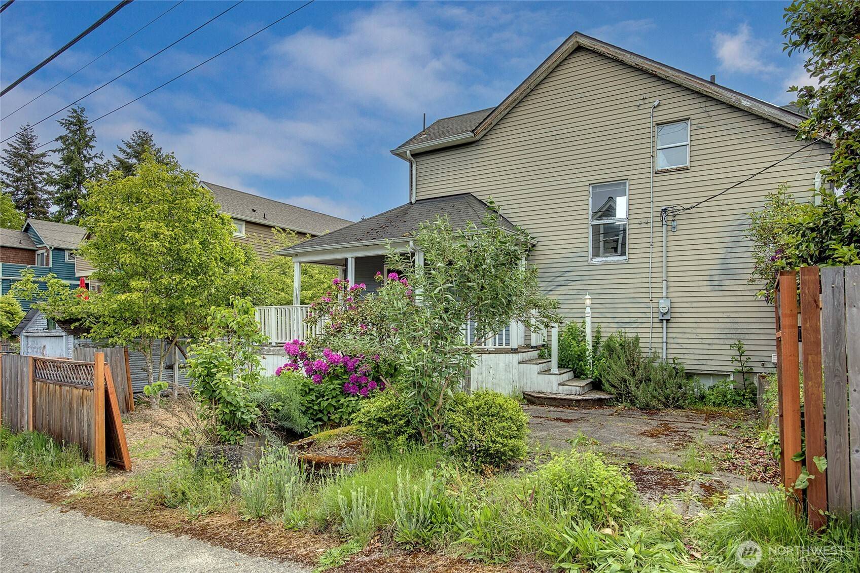 Seattle, WA 98116,4604 SW Lander ST