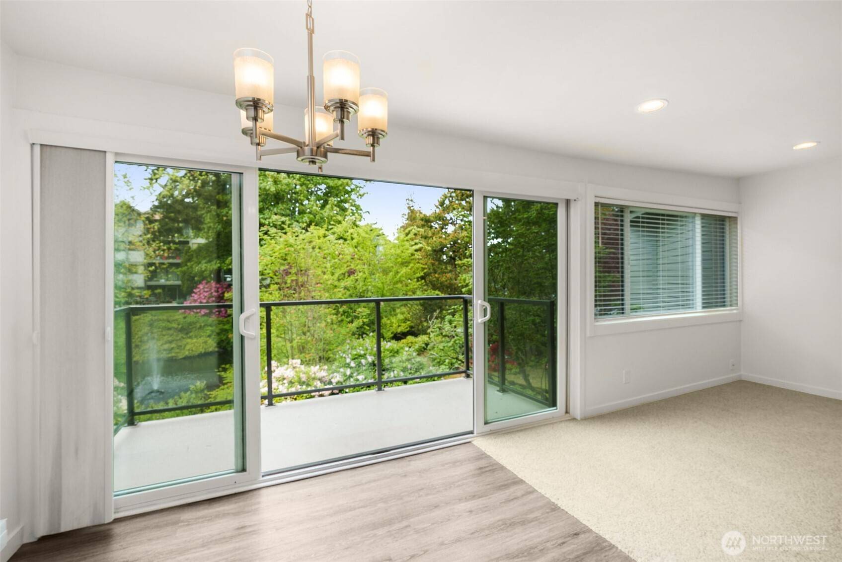 Shoreline, WA 98133,19414 Aurora Avenue N #204
