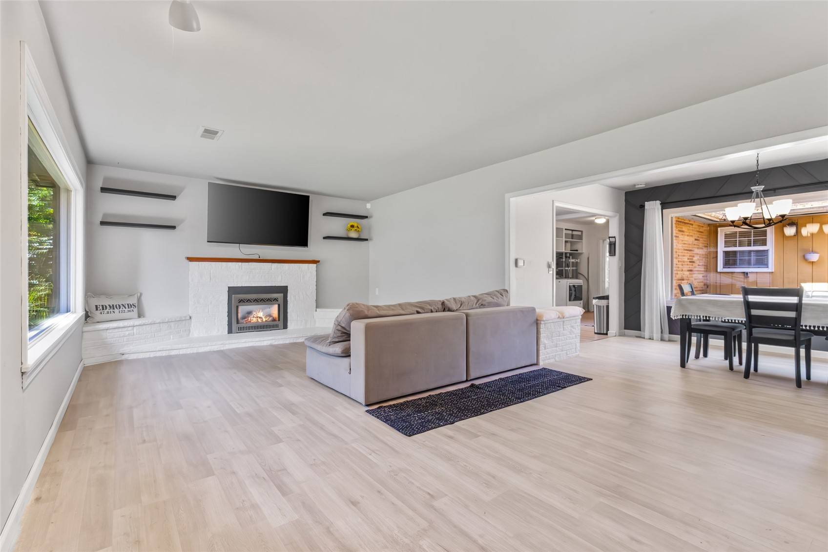 Edmonds, WA 98026,7715 236th ST SW