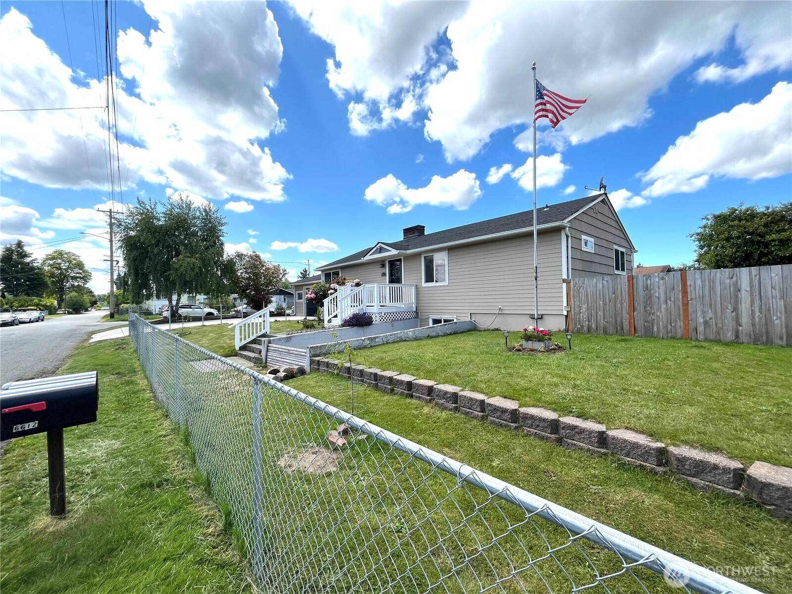Tacoma, WA 98404,6612 E B ST