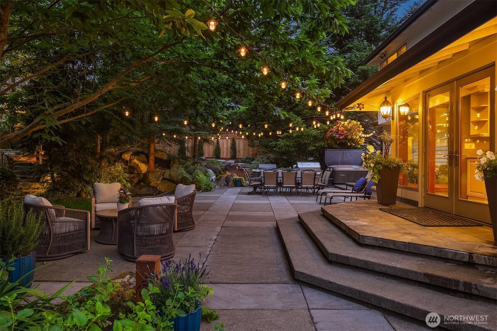 Redmond, WA 98052,18121 NE 129th PL