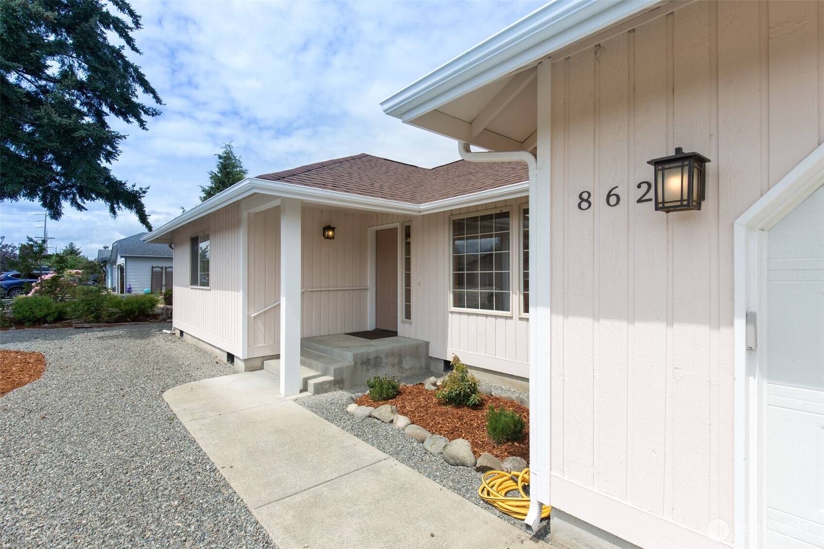Sequim, WA 98382,862 E Cedar St