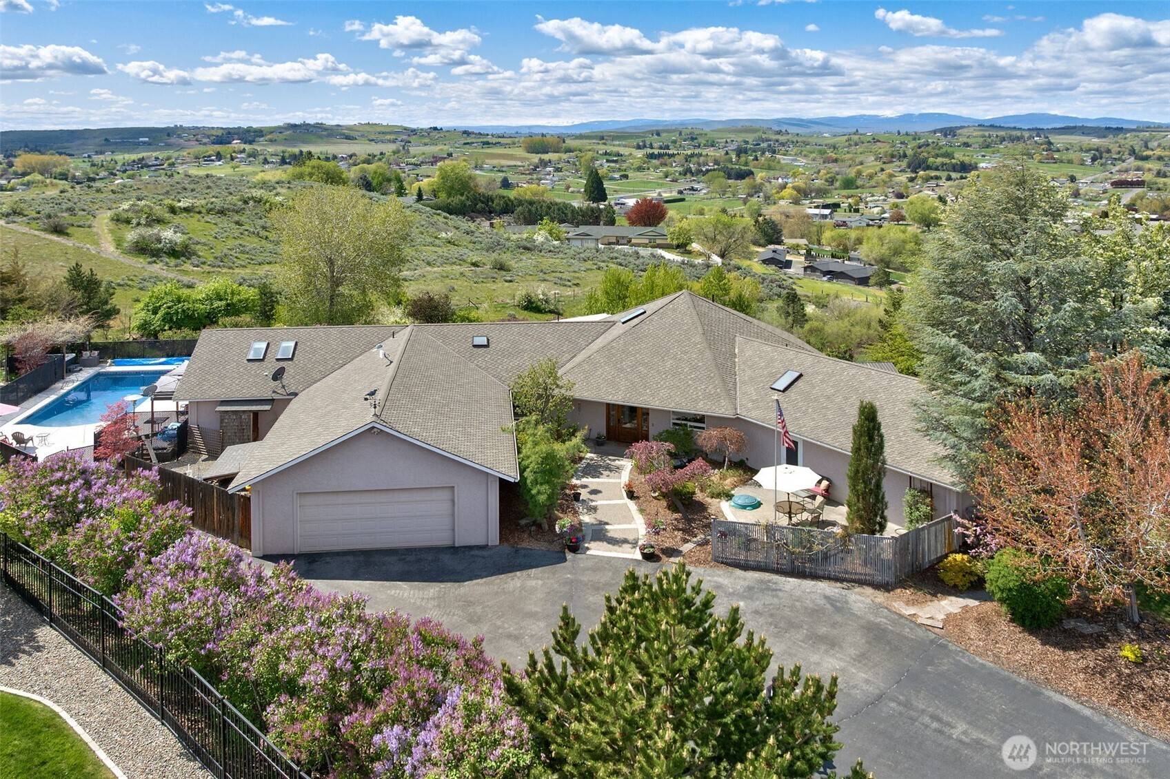 Selah, WA 98942,190 Twin Peaks RD