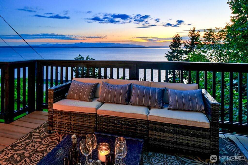 Edmonds, WA 98026,12603 Possession LN