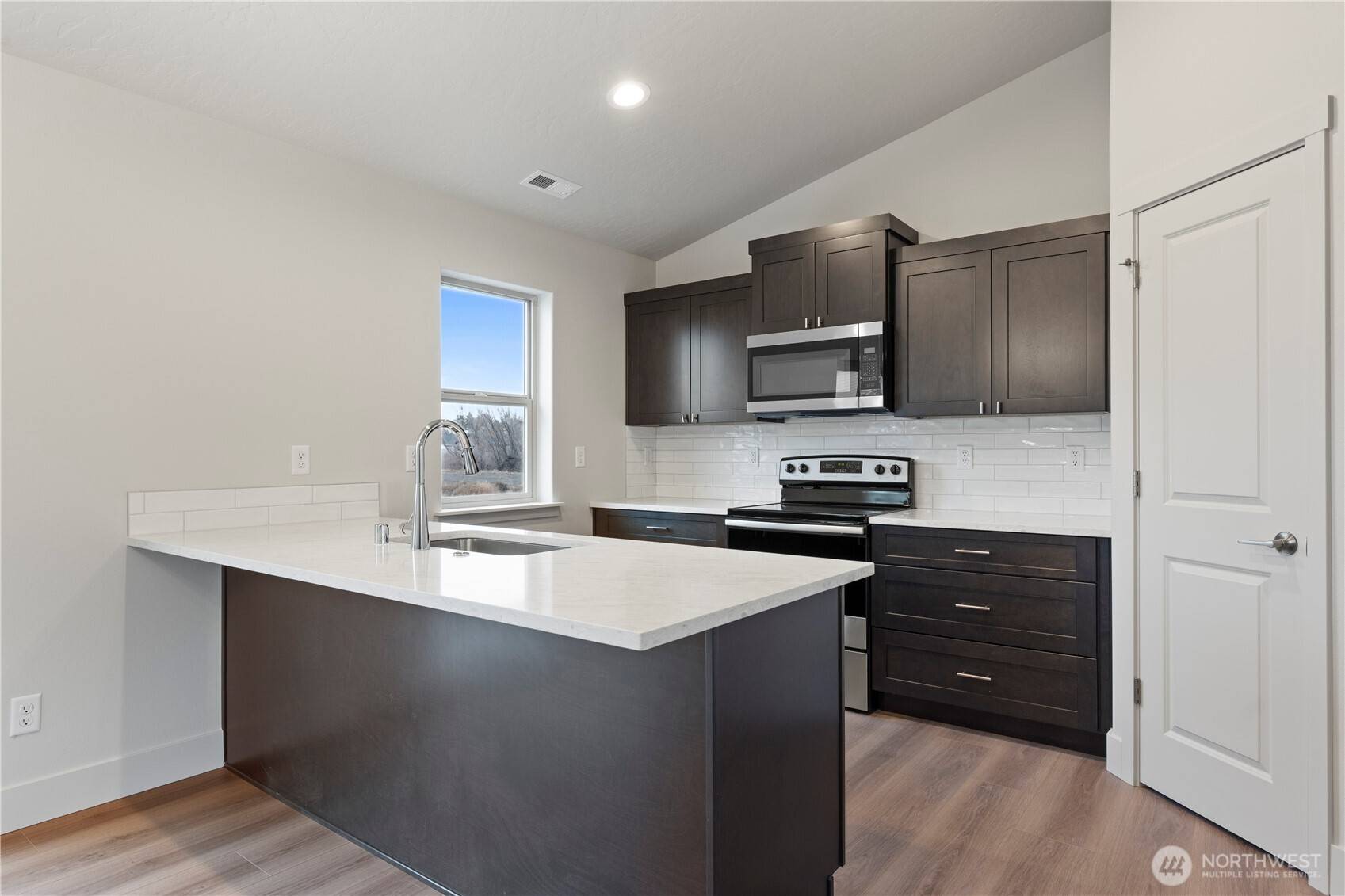 Moses Lake, WA 98837,202 N Sandy Loop