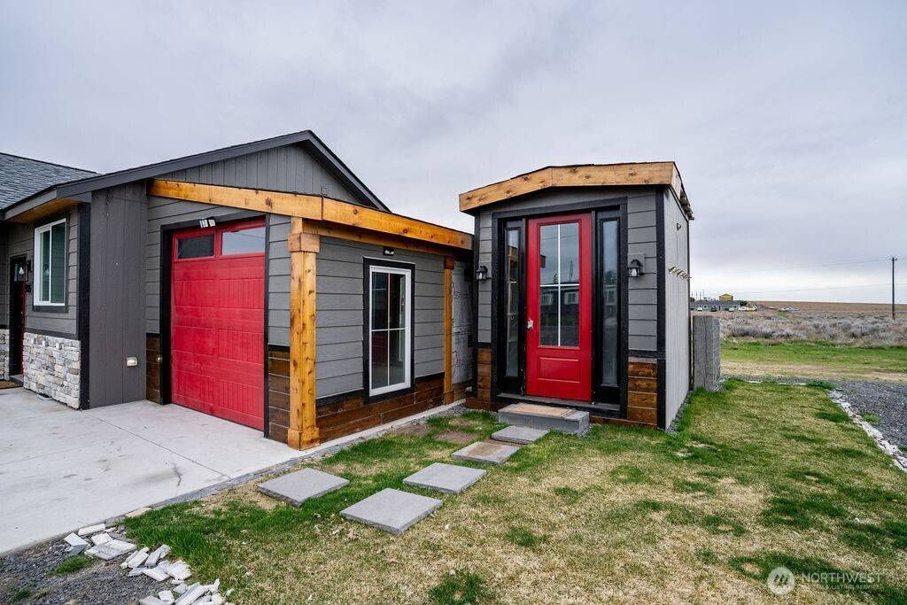 Warden, WA 98857,905 W 6th ST