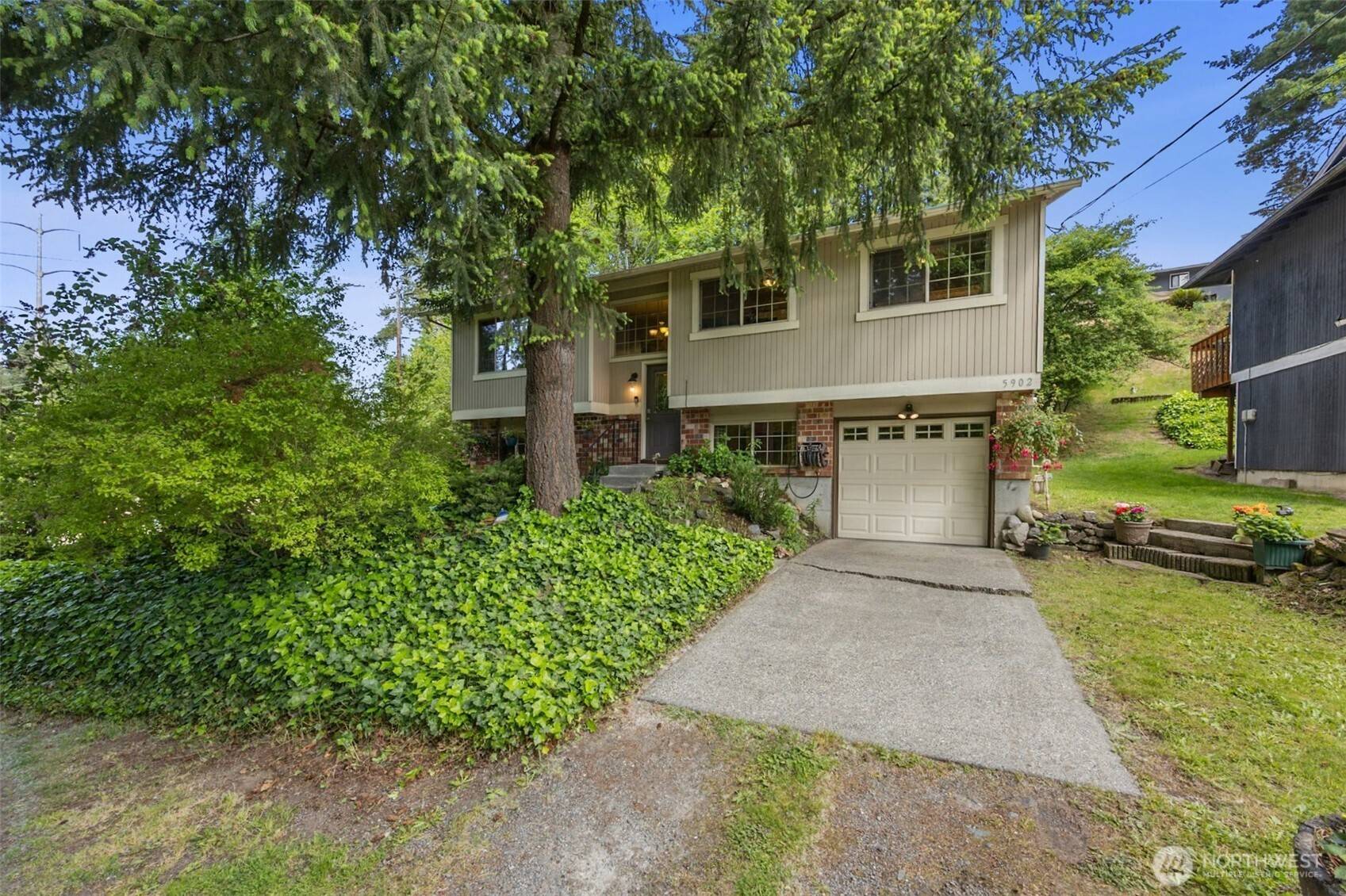 Seattle, WA 98178,5902 S Fountain ST