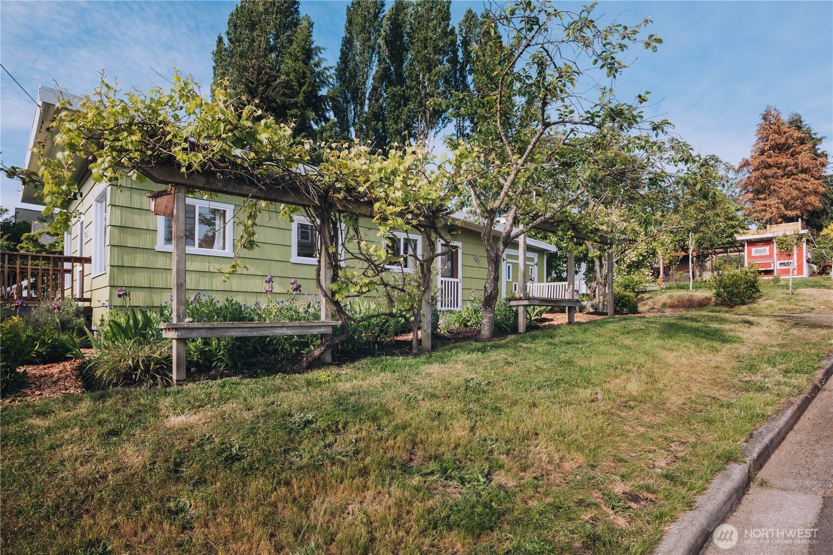 Seattle, WA 98117,9202 3rd AVE NW