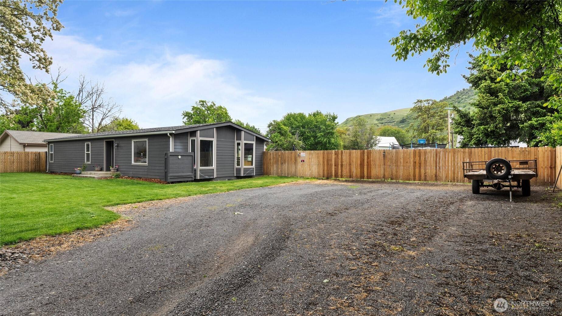 Dayton, WA 99328,311 W Clay
