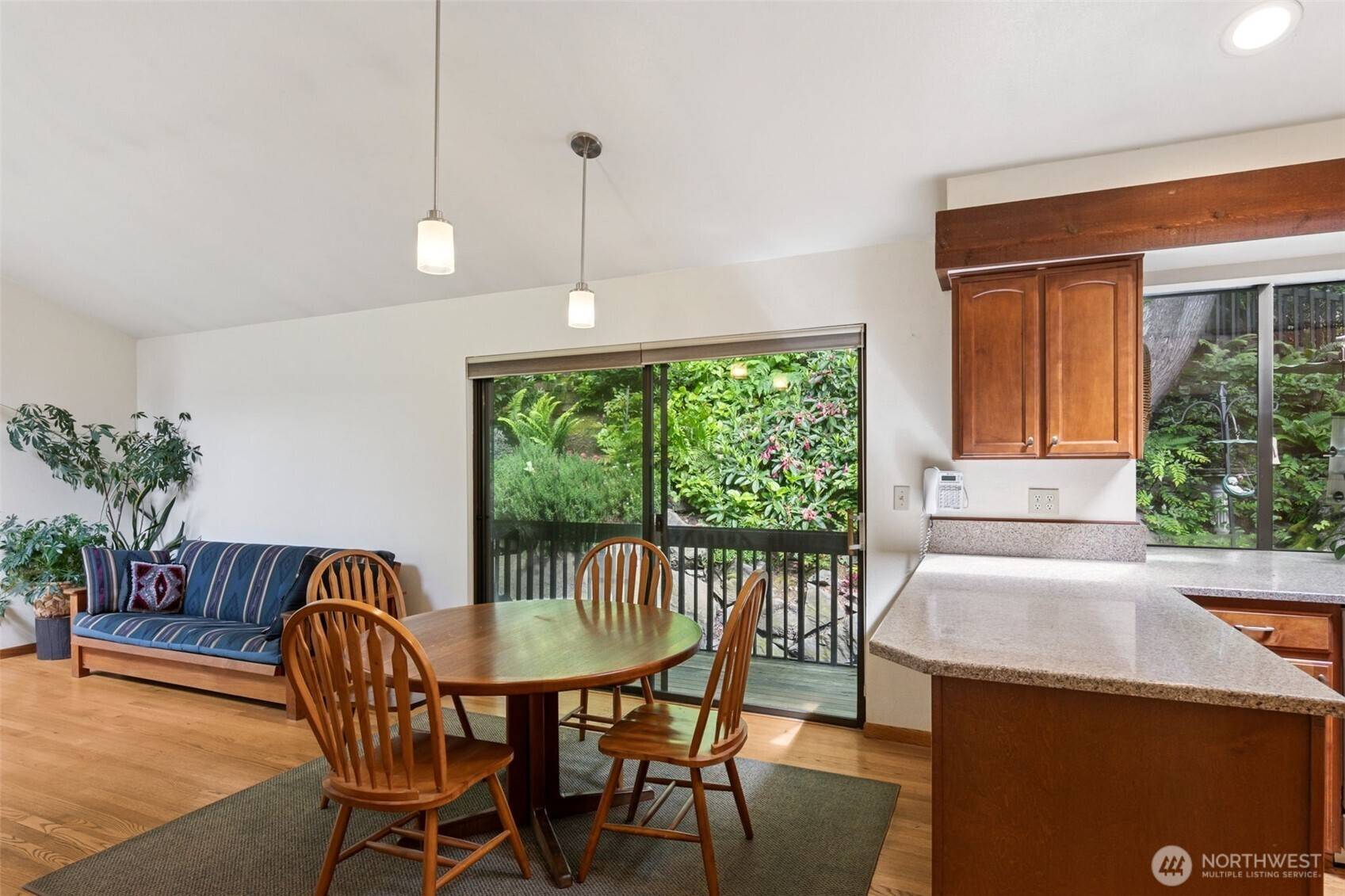 Mercer Island, WA 98040,5019 E Mercer WAY
