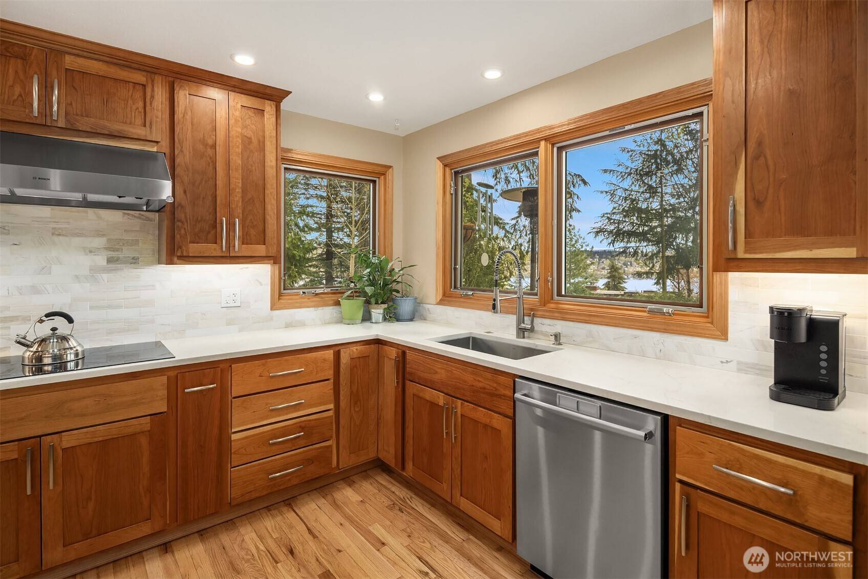 Mercer Island, WA 98040,8521 E Mercer WAY