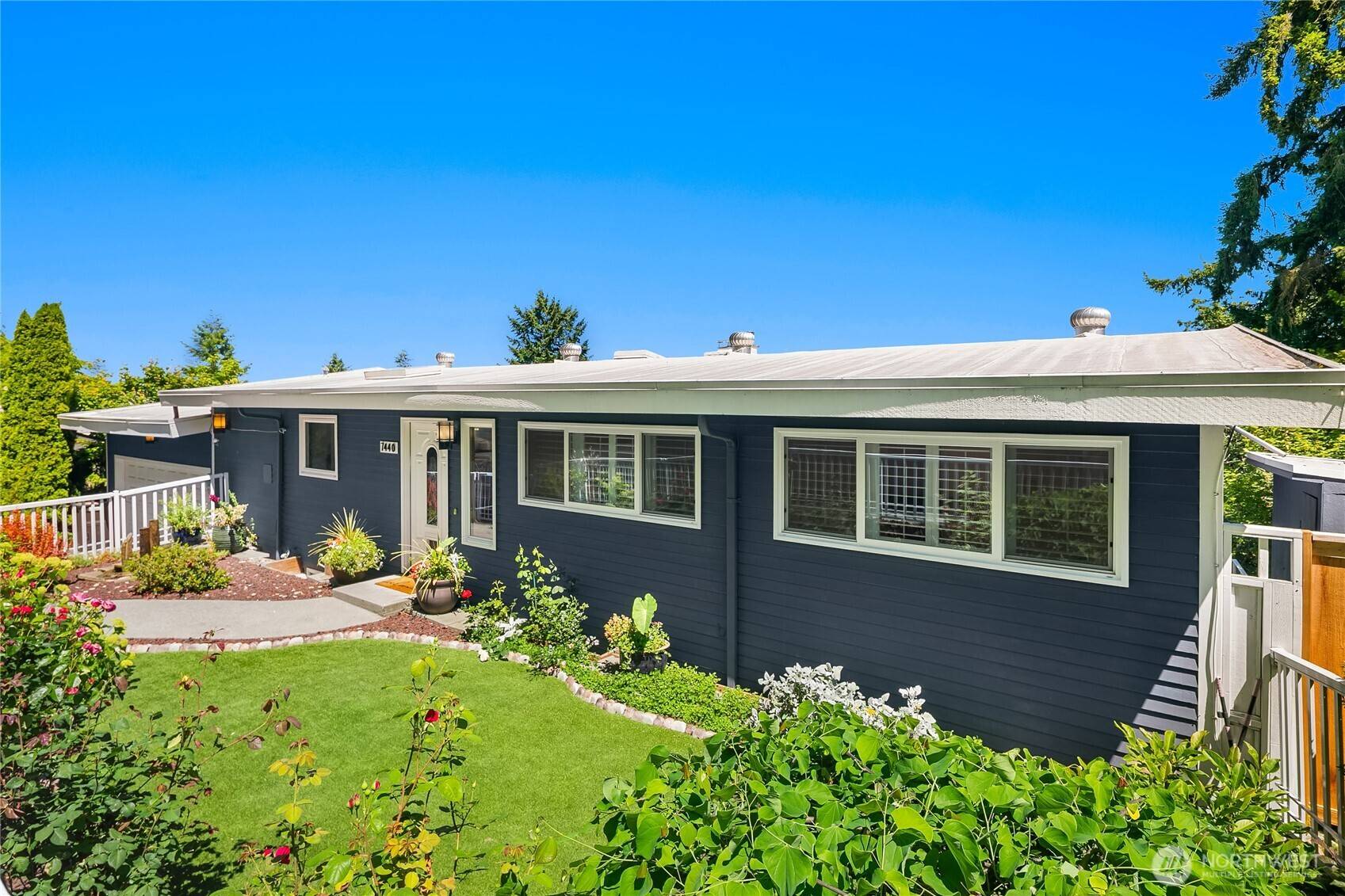 Mercer Island, WA 98040,7440 SE 32nd ST