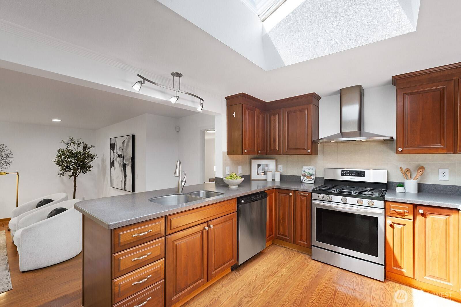 Sammamish, WA 98075,21525 SE 24th ST