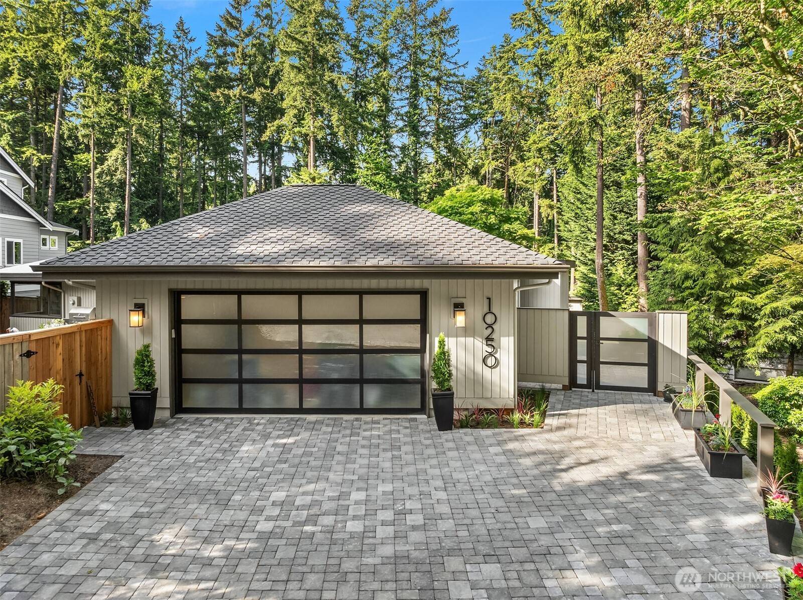Bellevue, WA 98004,10250 SE 21st ST