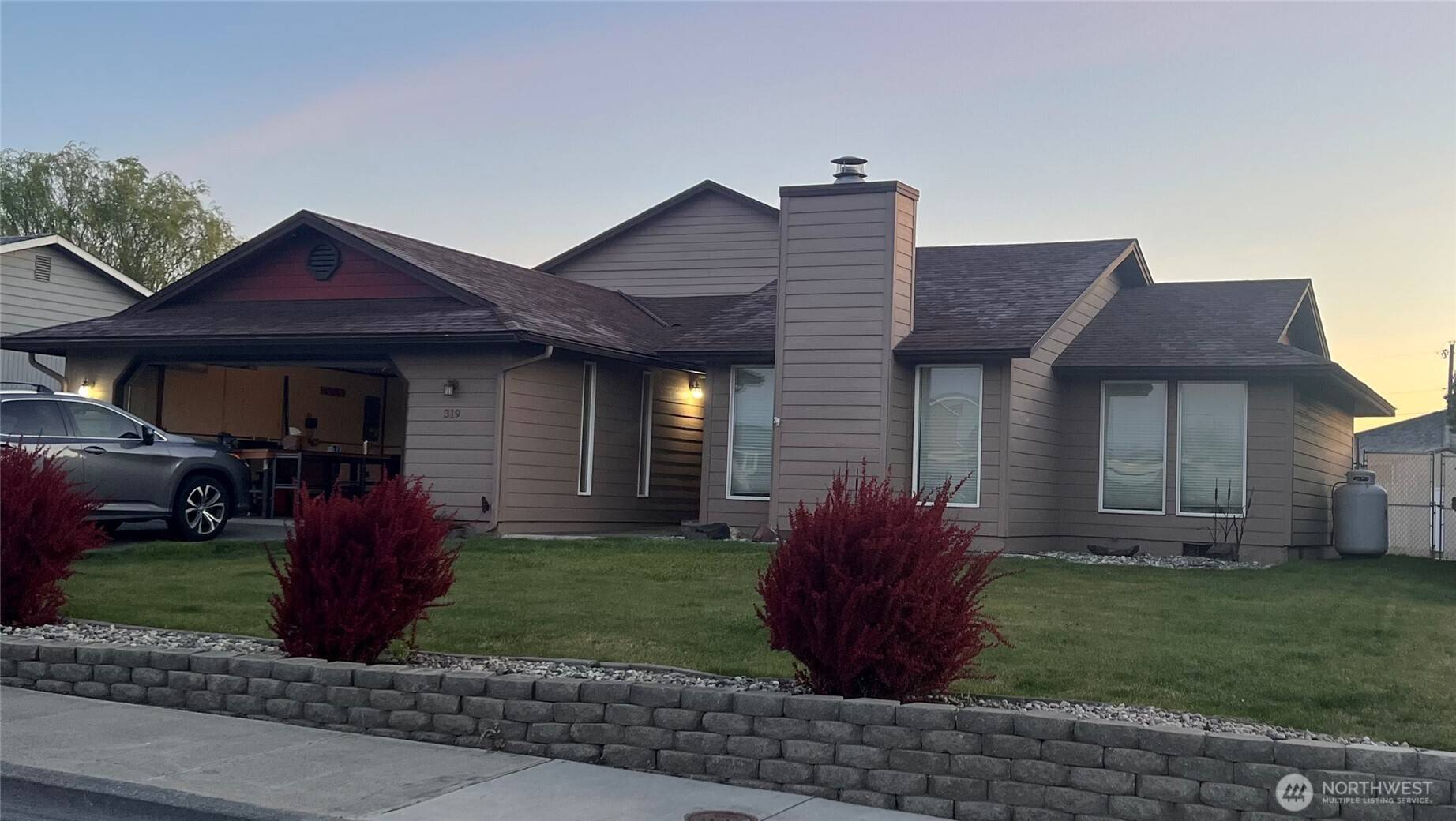 Moses Lake, WA 98837,319 N Grape DR