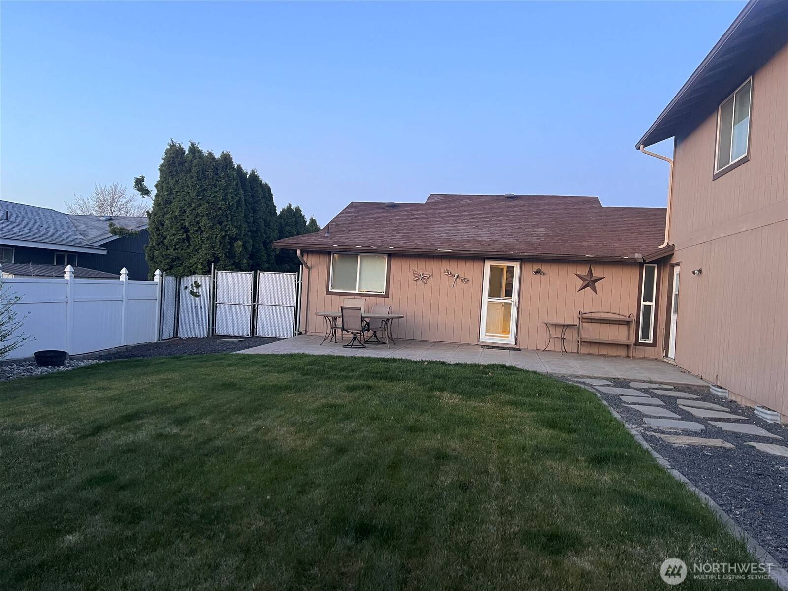 Moses Lake, WA 98837,319 N Grape DR
