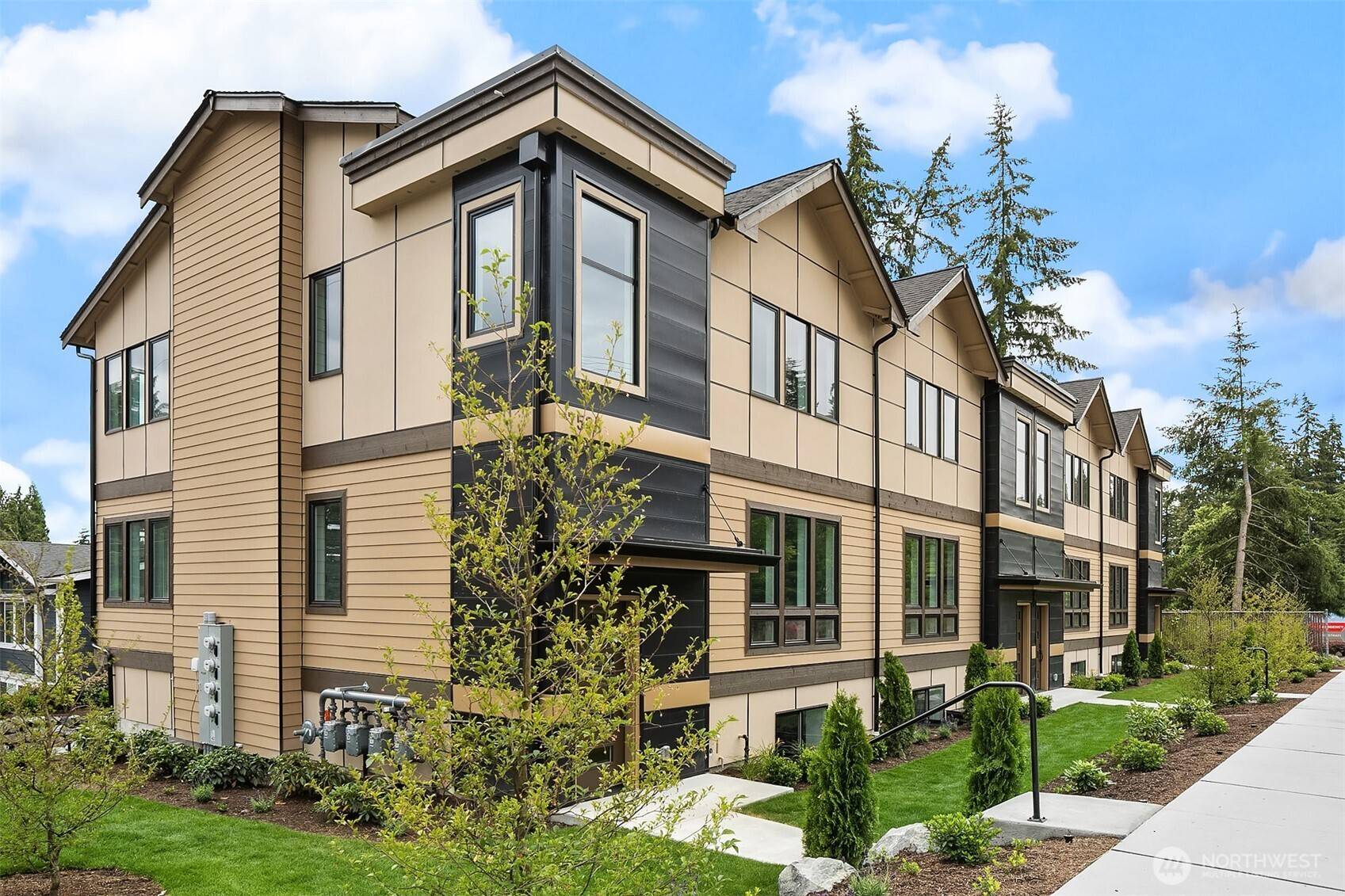 Edmonds, WA 98026,7528 215th ST SW #101