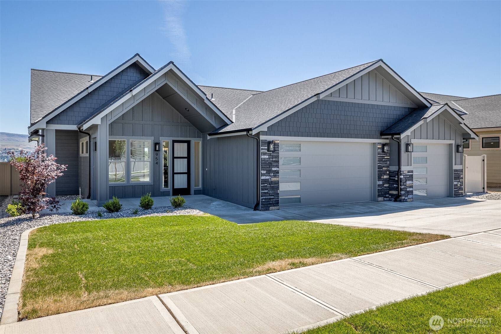 Wenatchee, WA 98801,954 Racine Springs DR