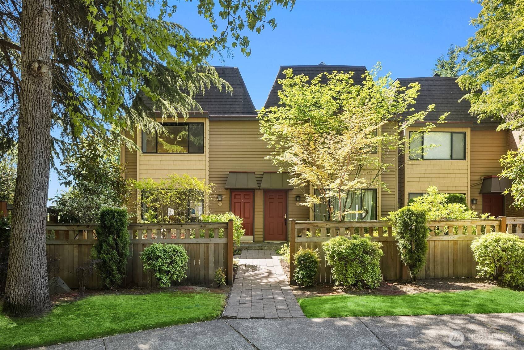 Bellevue, WA 98004,379 100th AVE NE #A