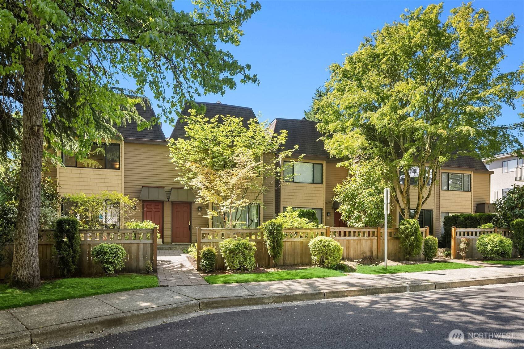 Bellevue, WA 98004,379 100th AVE NE #A