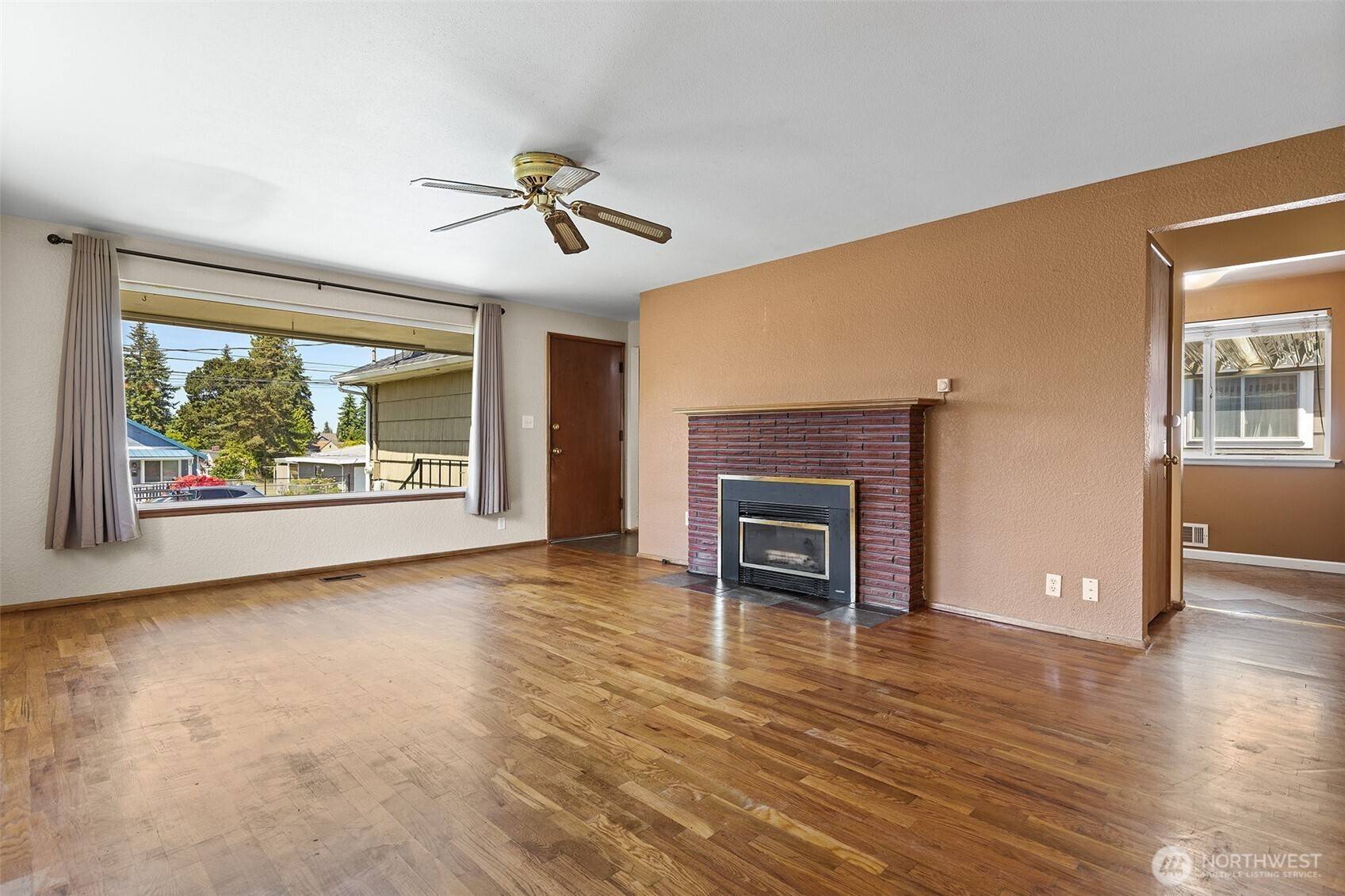 Tacoma, WA 98408,7637 S I ST
