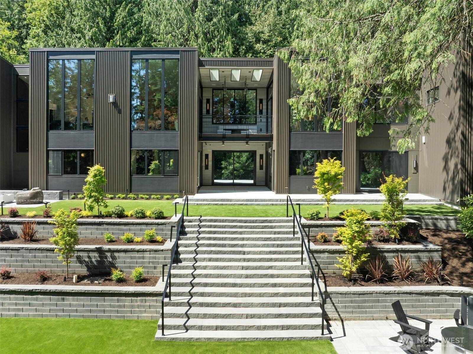 Bellevue, WA 98004,204 Northside RD
