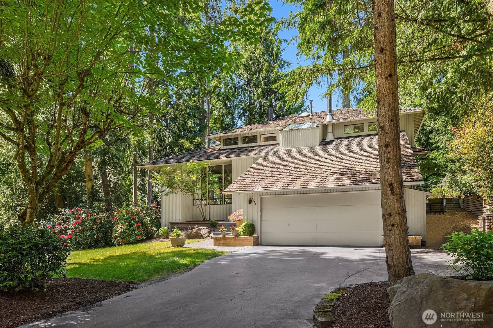 Sammamish, WA 98074,2911 216th AVE NE
