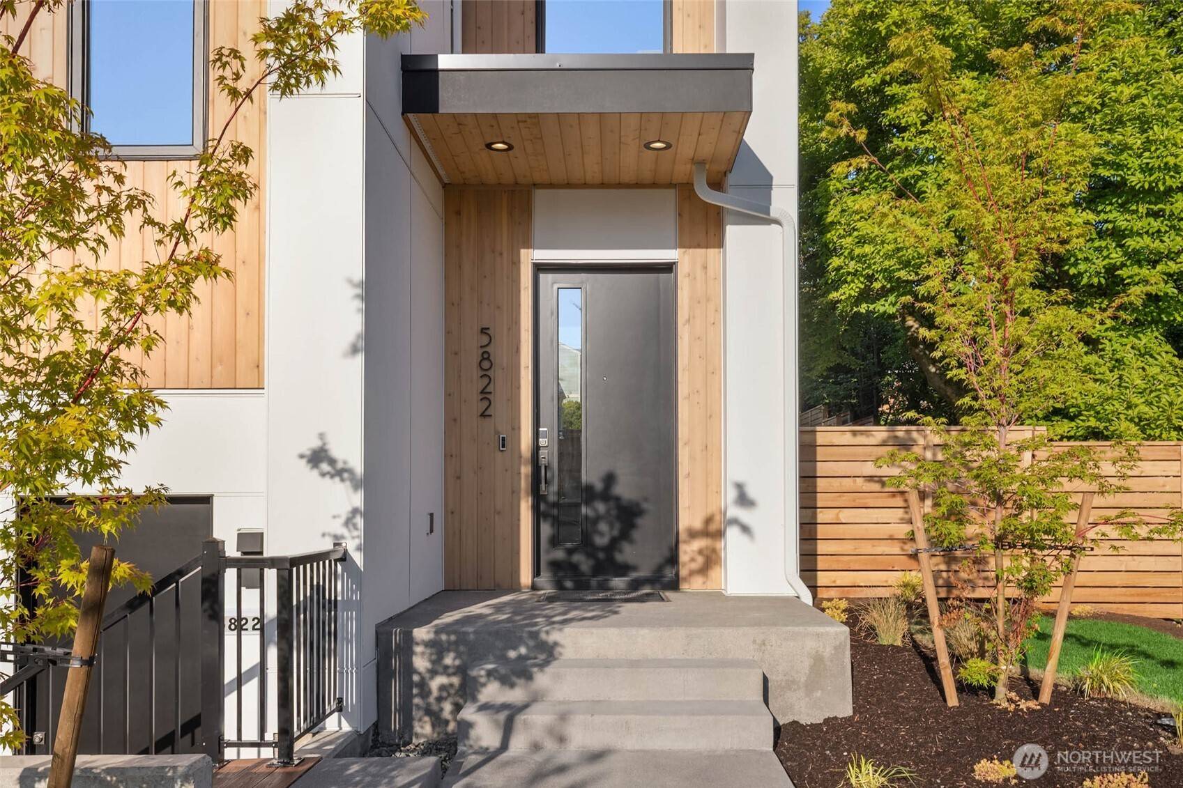 Seattle, WA 98105,5822 56th AVE NE