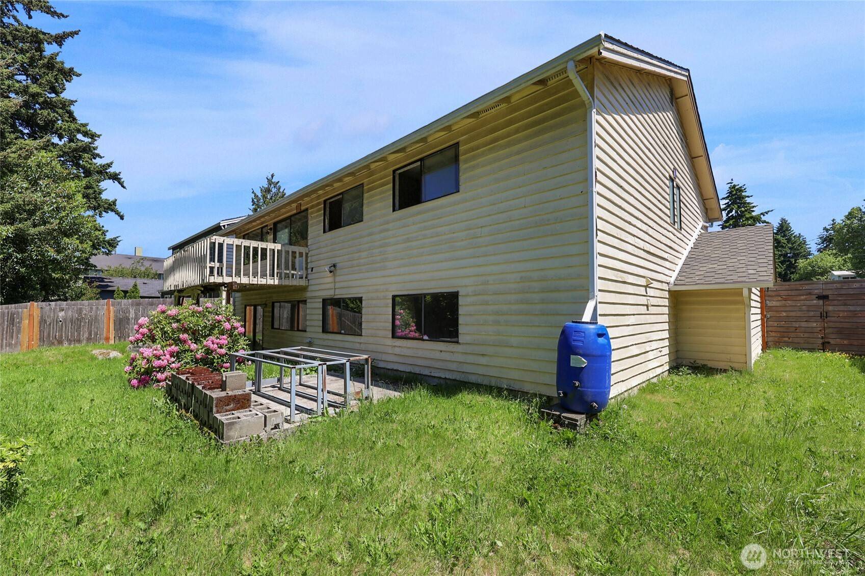 Seattle, WA 98115,7407 25th AVE NE
