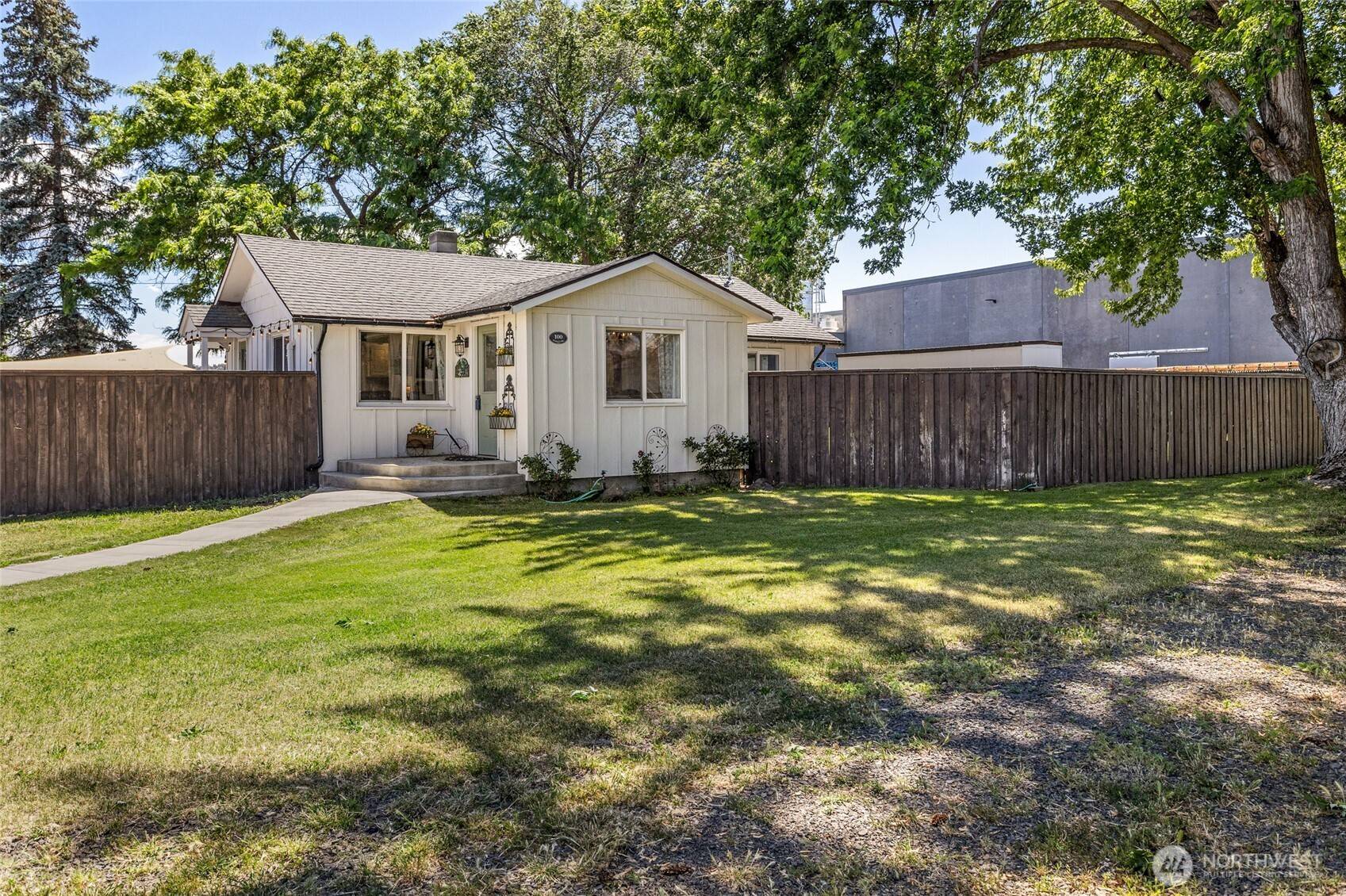 Yakima, WA 98908,100 Hadley DR