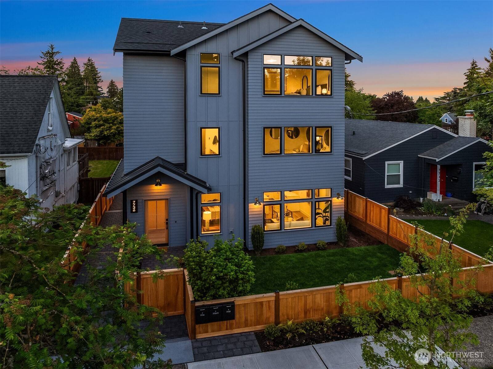 Seattle, WA 98117,7736 30th AVE NW