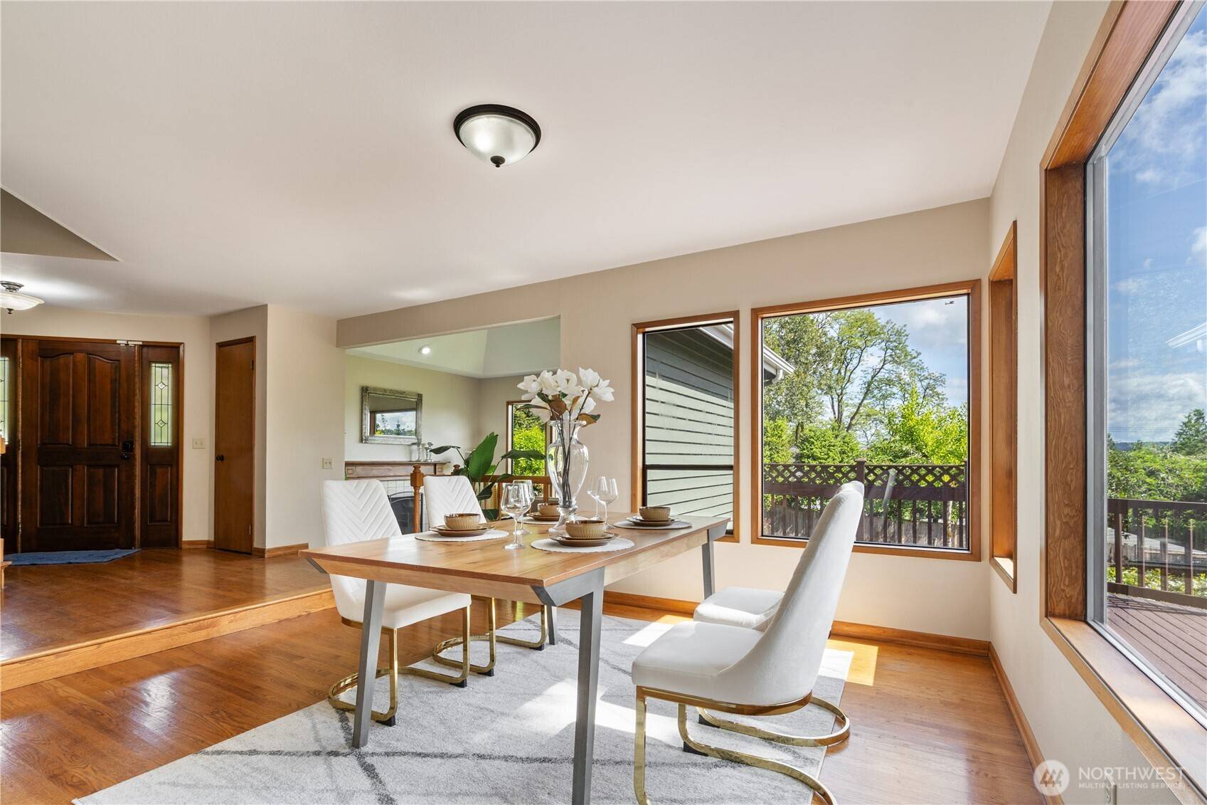 Redmond, WA 98052,3813 W Lake Sammamish Pkwy NE