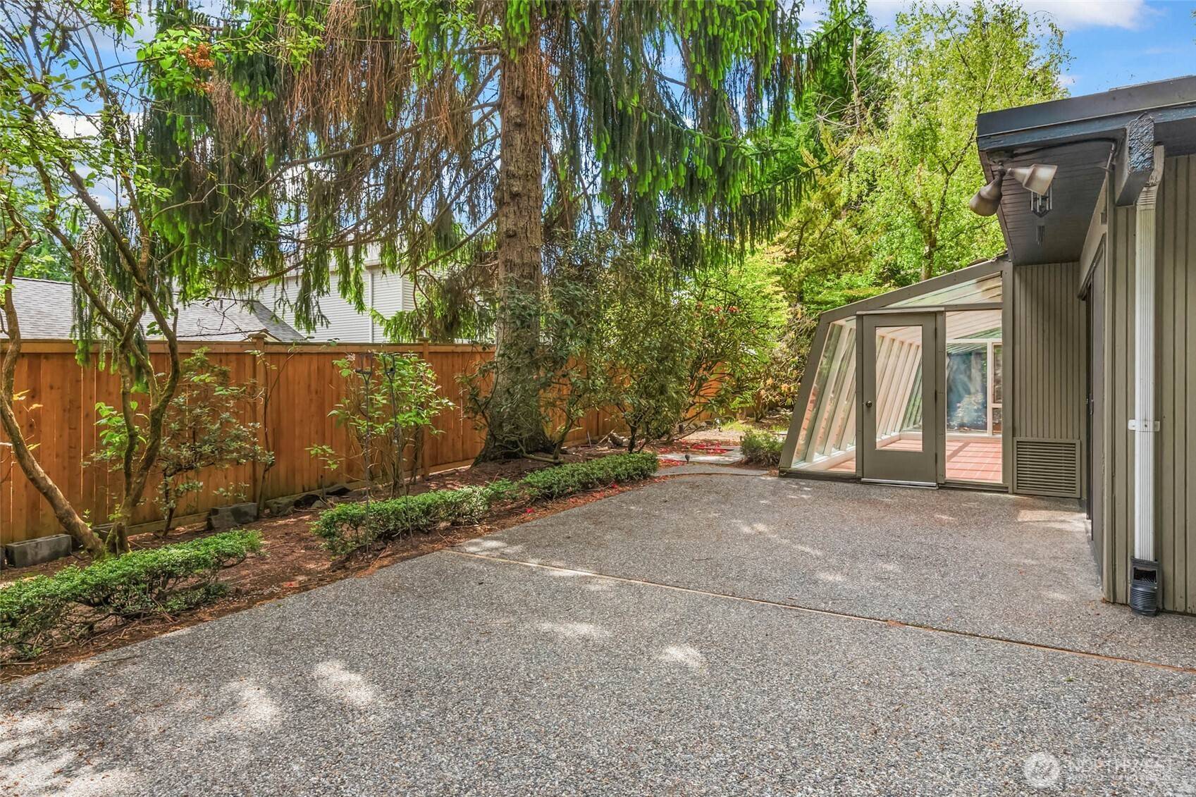 Kirkland, WA 98034,7633 NE 123rd ST